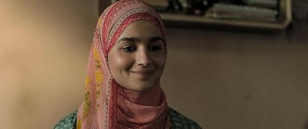 Safeena Firdausi (Alia Bhatt) in Gully Boy
Murad’s fiery, possessive girlfriend whose intensity, loyalty, and emotional outbursts stole the show. Though limited screentime, Alia shone with her performance in this fiesty role